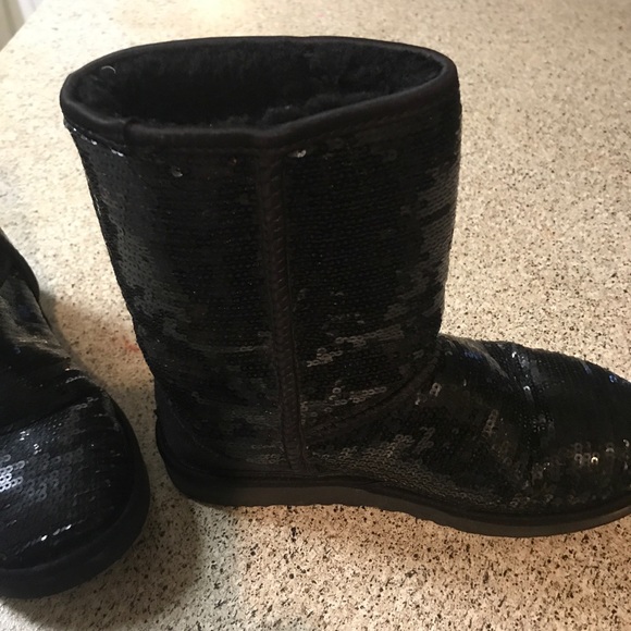 Shoes - Picture 3 of 8